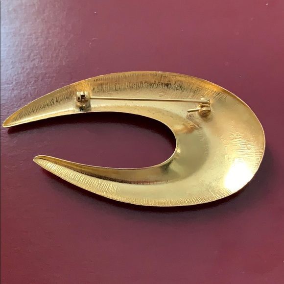 Vintage golden tone clasped with lever brooch - Picture 4 of 10